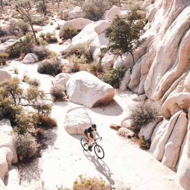 Aventon Kijote gravelbike - houtskool skid