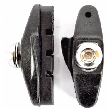 Paar PNA-remblokken voor op de weg