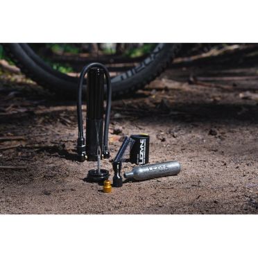 Lezyne CNC-handpomp met tubeless aandrijving