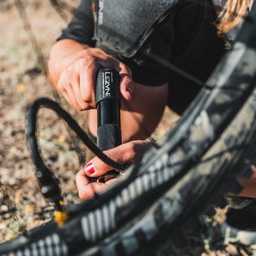 Lezyne CNC-handpomp met tubeless aandrijving