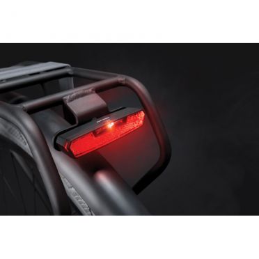Axa Juno 50 mm accu achterlicht voor fietsbagagedrager