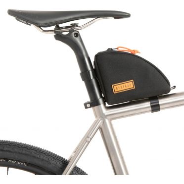 Bevestig de achterste bovenbuistas