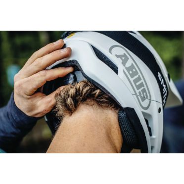 Abus AirDrop MIPS MTB-helm