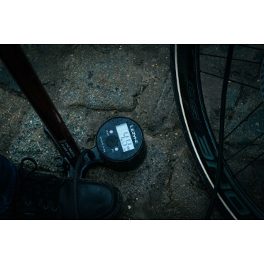 Fietsvloerpomp met manometer Lezyne CNC HP Digital Drive